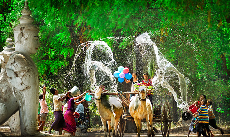 vacaciones-birmania-Water-Festival